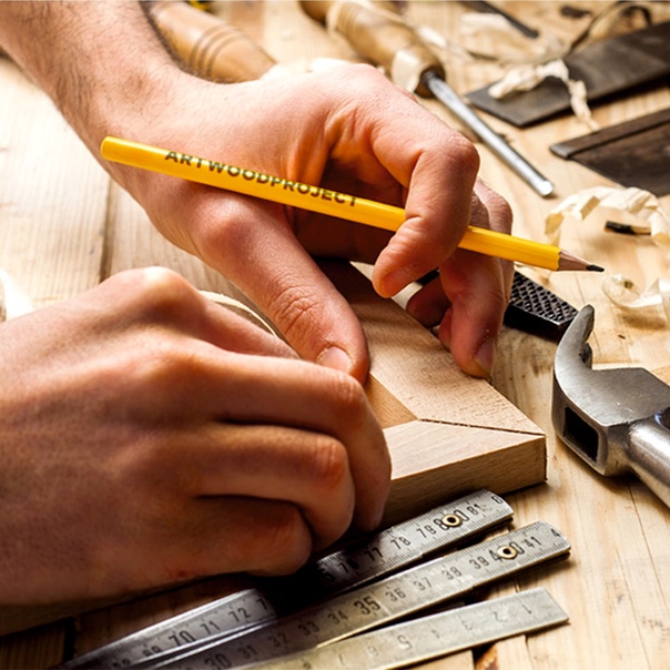 man holding the pencil and setting the wood